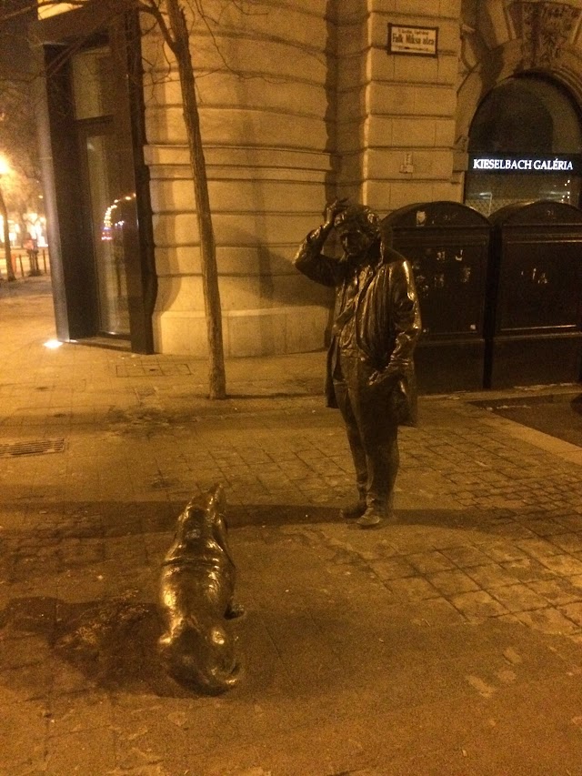 Columbo Statue