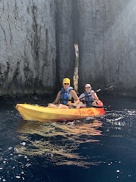 Photo n°4 de Kayak Calanques Cassis Kayak Horizon à Cassis (Service de location de canoës-kayaks)