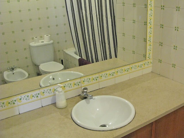Johnies Place Lisbon