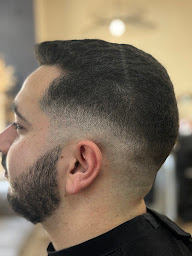 Photo n°9 de LV Coiffure Reyniès - Salon de coiffure Homme Femme Enfants à Reyniès (Casier à colis)