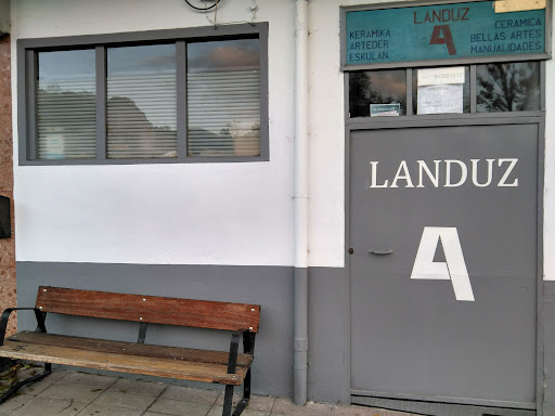 Landuz Eskulanak C B - Thumbnail