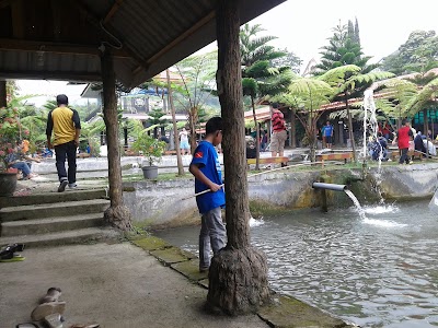 Photos of Lesehan & Pemancingan Meru