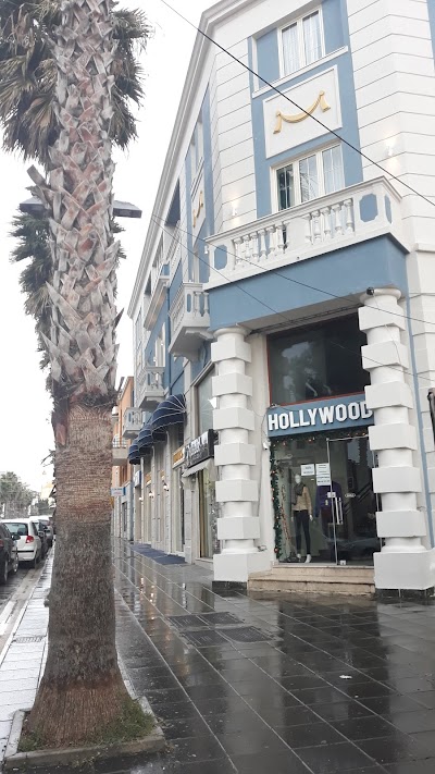 Hollywood Boutique