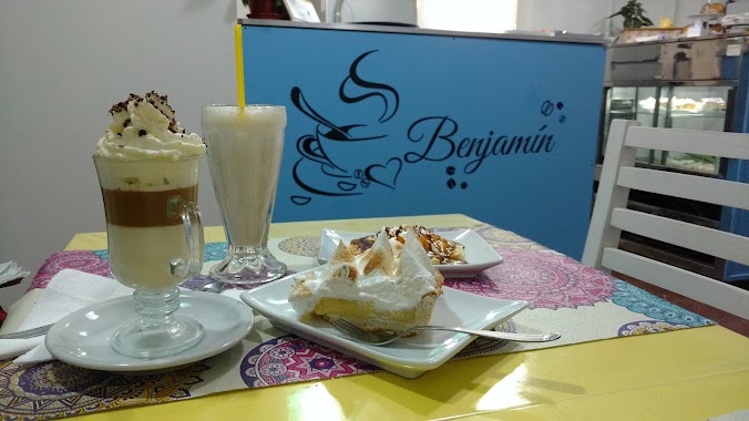 Benjamin Café, Author: Carolina