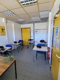 Photo n°1 de La Poste - Centre d’examen du code de la route à Lunel (École technique)