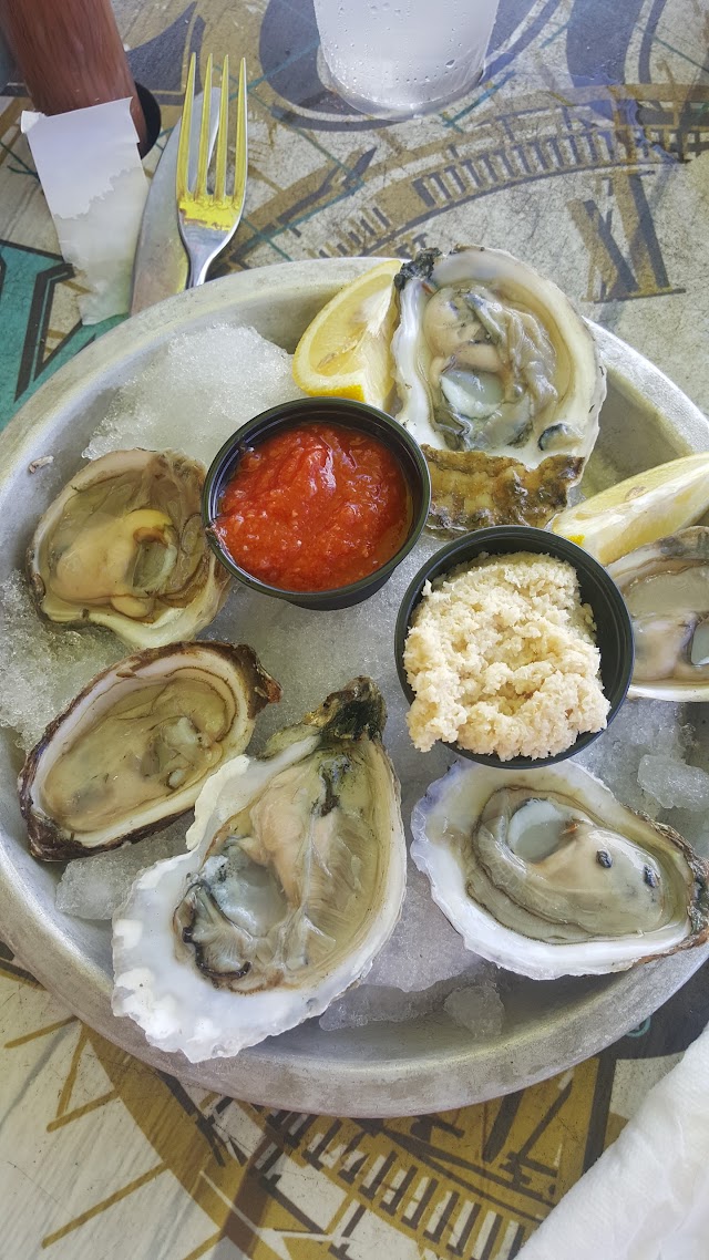 5 o'clock Somewhere Bar and Grill