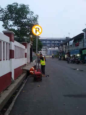 Production of traffic signs, Author: Produksi Rambu-Rambu Lalulintas