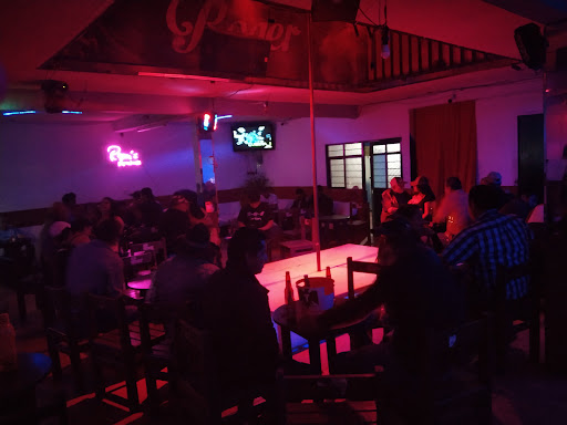 Roger's Bar - Visual