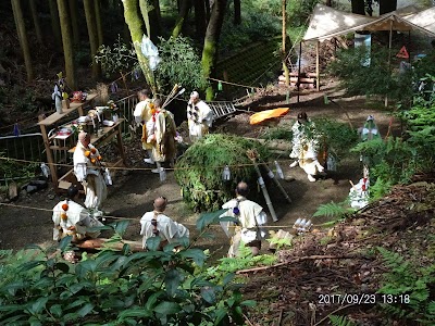 逢坂山水車谷不動尊