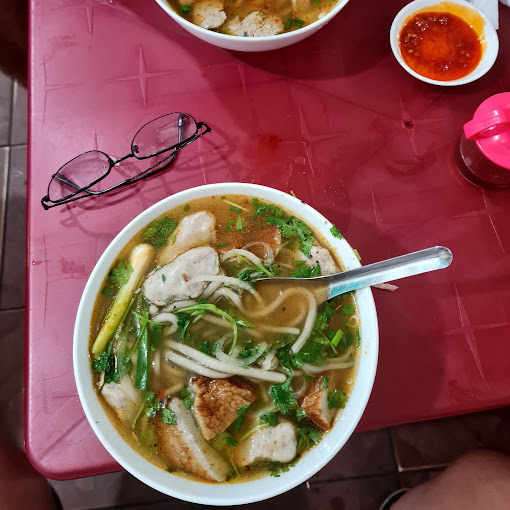 Bánh Canh Cô Thể, 30 Hoàng Hoa Thám, Quy Nhơn, Bình Định