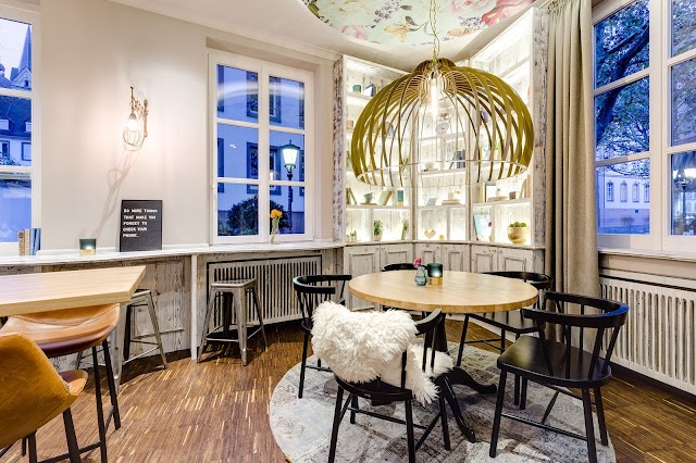 Wilma Wunder im Cafe am Ballplatz