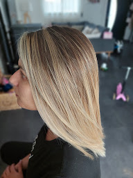 Photo n°3 de Boucle et Co' à Louplande (Salon de coiffure)