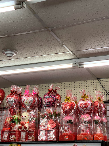 Universal 99¢ & Plus - Thumbnail