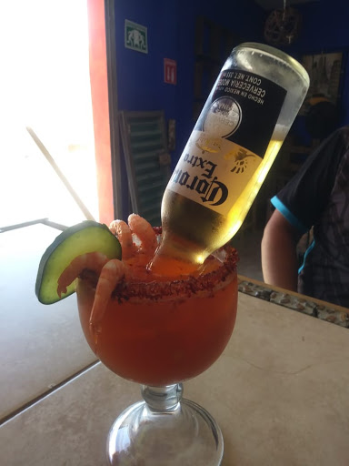 MICHES Y CHEVES CERRITOS BEACH - Thumbnail