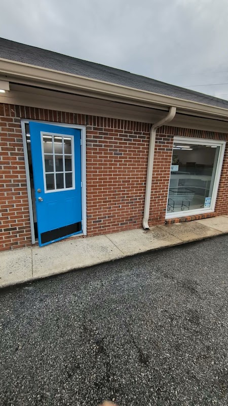 WSHFLD Laundromat facility with washing machines in Columbus