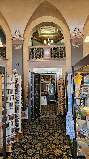 Moccasin Shop & Gifts Gallery - United States