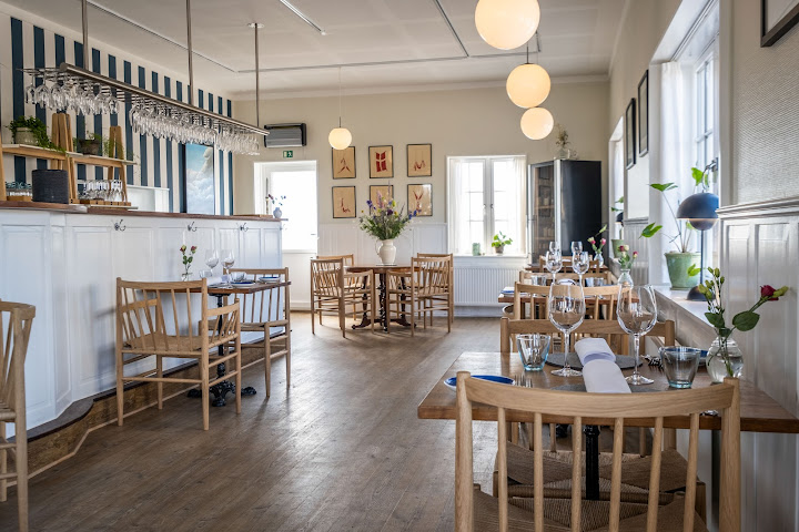 Kellers Badehotel by null