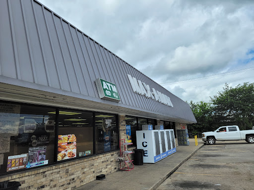 Max-A-Mart / Hunt Brothers Pizza / Valero