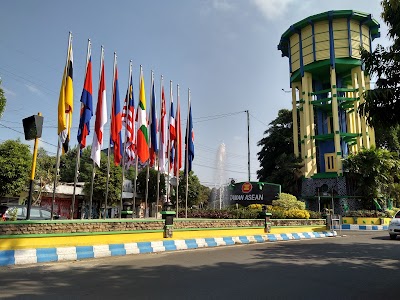 Photos of Ringin Contong Monument