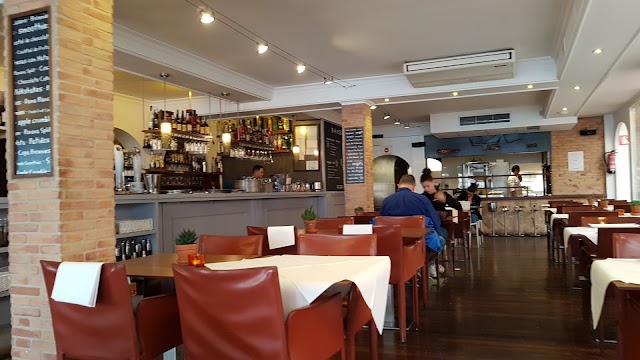 Acqua Bar & Steakhouse