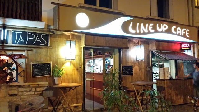 Line Up Cafe