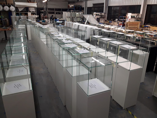 FORM DEPARTMENT ... wir bauen Glasvitrinen!