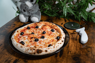 Photo n°15 de Koala Pizza Distributeur 24/7 à Saint-Jean-du-Cardonnay (Pizzas à emporter)