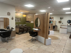 Photo n°2 de Créa look à Fontenay-le-Comte (Salon de coiffure)