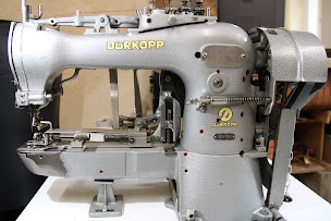 Photo n°21 de Fabrique et Réparation de parapluies & ombrelles | François depuis 1882 à Poitiers (Service de réparation)