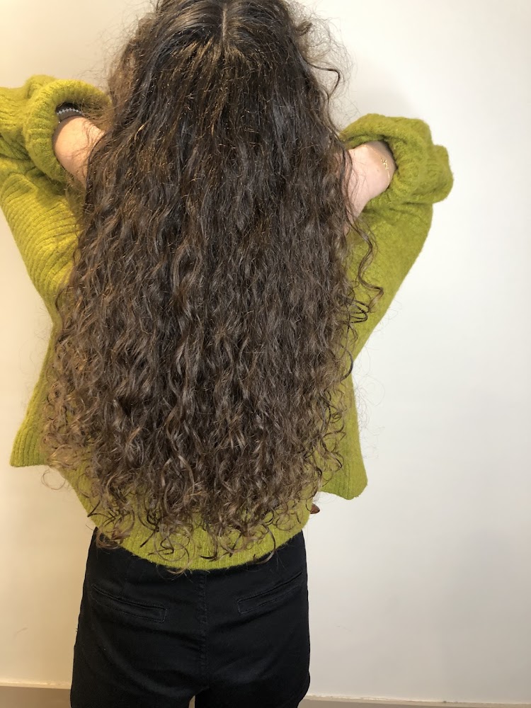 En aparté by Laurie