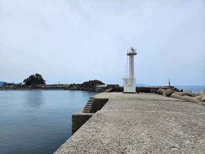 鼠ケ関港東防波堤灯台