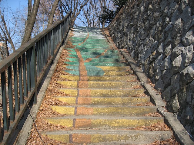 Yongbongjeong Neighborhood Park