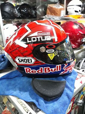 Rudi Helmet Shop, Author: rudi afkhariel