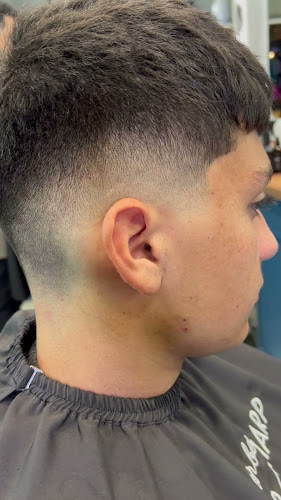 Cut & Sharp - Κουρείο