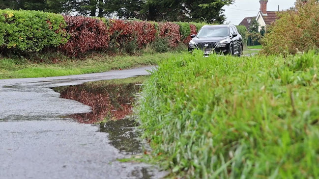 Reviews of Glyn Hopkin Nissan Watford in Watford - Car dealer