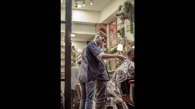 http://www.roostersbarbershop.gr/