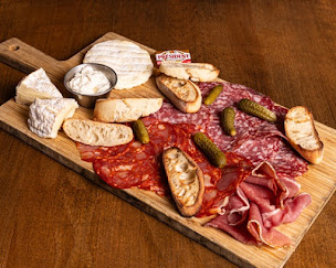 Photo n°15 de Au Bureau - Pub et Brasserie à Barjouville (Bar sportif)