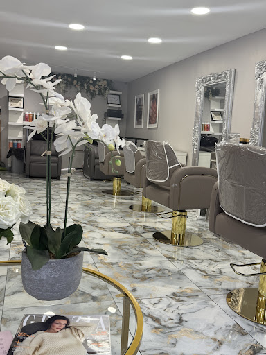 Elegant Hair & Beauty salon by Nadia