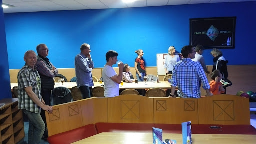 G8 Bistro Bowling - Thumbnail