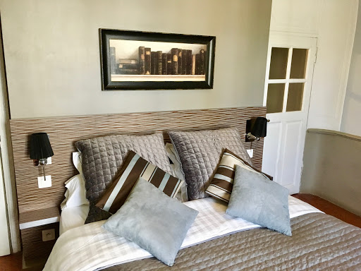 Château De Jouques : Location Chambres D'hôtes Et Gîte With Pool, Seminar - Thumbnail