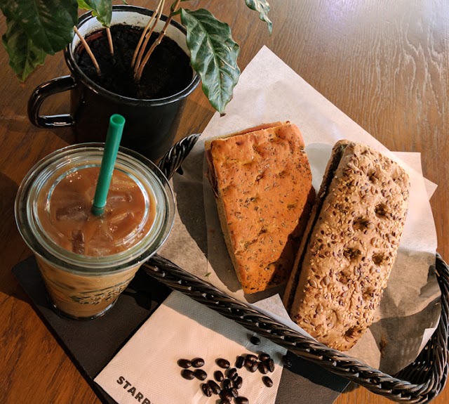 Starbucks Victor Hugo