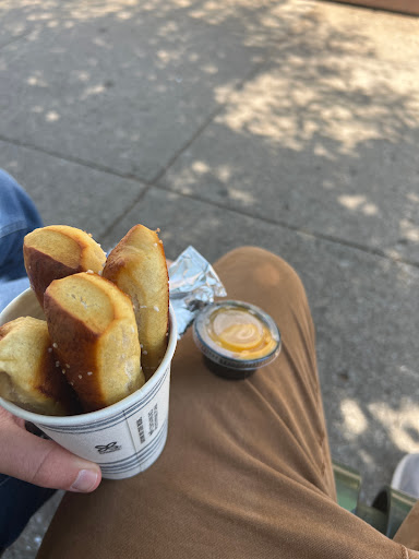 Pretzel Shop - Visual