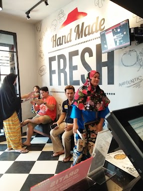 Pizza Hut Delivery-PHD Indonesia, Author: Zaki Fuadi