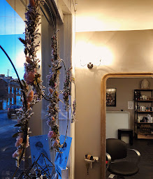 Photo n°16 de Authentique Coiffeur Visagiste Styliste à Louvroil (Salon de coiffure)