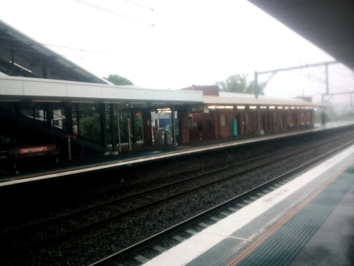 Wentworthville Station, Wentworth Ave