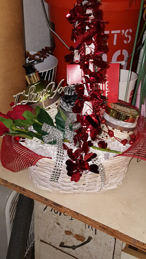 Kay's Designs Flowers & Gifts - Thumbnail