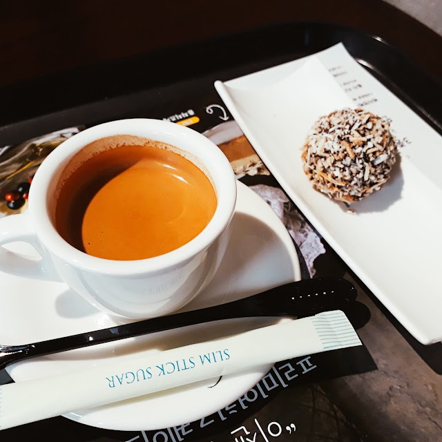 C27 Cheesecake & Coffee