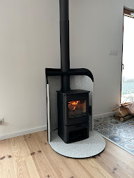 Photo n°3 de ENERLOGIS GRENOBLE 38 - Poêles/Cheminées à bois et granulés, Panneaux Photovoltaïques à Saint-Martin-d'Hères (Fournisseur d'équipements de chauffage)