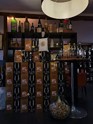 Photo n°55 de La Cave. Restaurant, bar à vin & caviste à Marines. à Marines (Caviste)