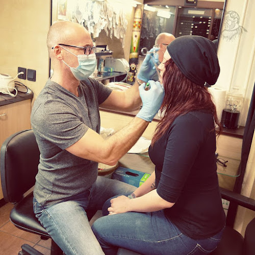 Opinii despre Tribal Tattoo & Piercing Studio în Pécs - Tetoválószalon